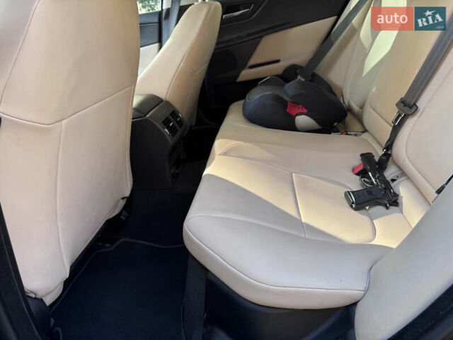 Черный Ягуар XE, объемом двигателя 2 л и пробегом 117 тыс. км за 13600 $, фото 3 на Automoto.ua