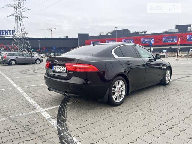 Черный Ягуар XE, объемом двигателя 2 л и пробегом 71 тыс. км за 18200 $, фото 7 на Automoto.ua