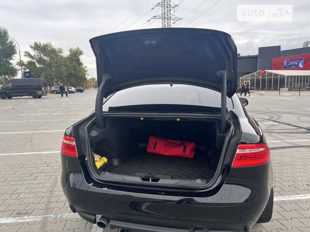 Черный Ягуар XE, объемом двигателя 2 л и пробегом 71 тыс. км за 18200 $, фото 31 на Automoto.ua