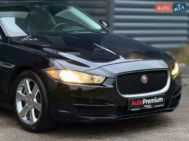 Черный Ягуар XE, объемом двигателя 2 л и пробегом 139 тыс. км за 14000 $, фото 9 на Automoto.ua