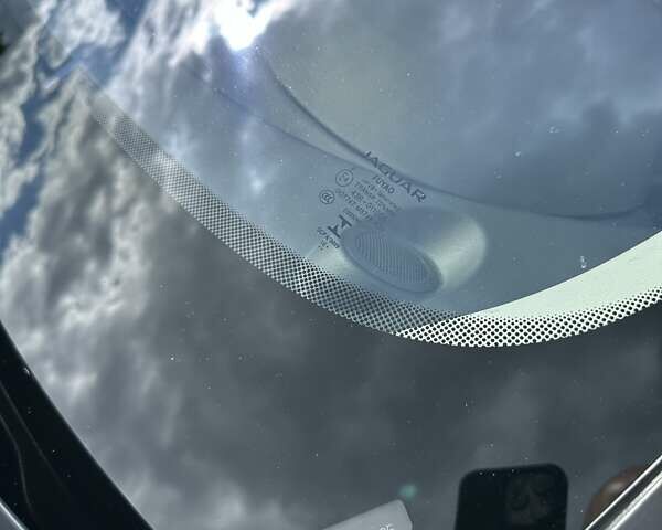 Черный Ягуар XE, объемом двигателя 2 л и пробегом 56 тыс. км за 18500 $, фото 23 на Automoto.ua