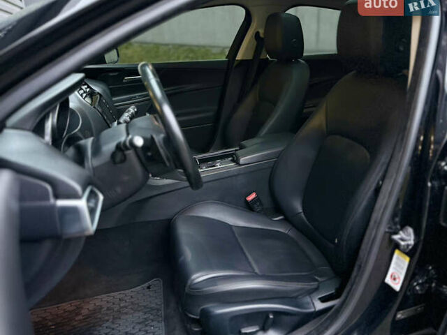 Черный Ягуар XE, объемом двигателя 2 л и пробегом 139 тыс. км за 14000 $, фото 14 на Automoto.ua