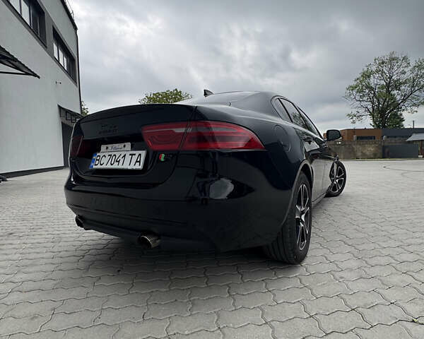Черный Ягуар XE, объемом двигателя 2 л и пробегом 88 тыс. км за 18001 $, фото 7 на Automoto.ua