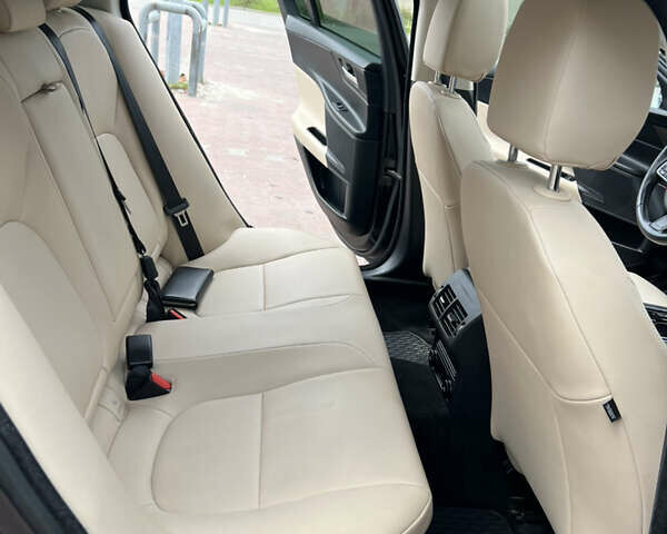 Черный Ягуар XE, объемом двигателя 2 л и пробегом 140 тыс. км за 17500 $, фото 29 на Automoto.ua