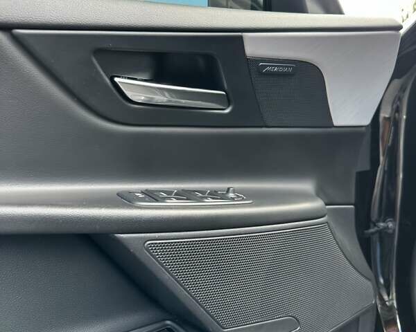 Черный Ягуар XE, объемом двигателя 2 л и пробегом 56 тыс. км за 18500 $, фото 20 на Automoto.ua