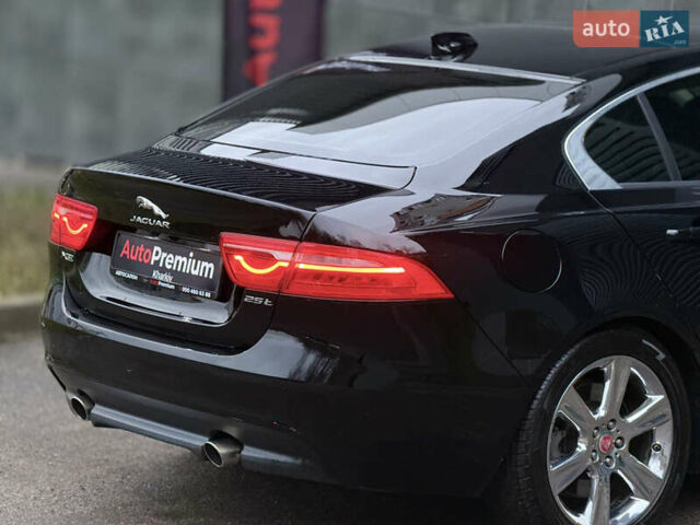 Черный Ягуар XE, объемом двигателя 2 л и пробегом 139 тыс. км за 14000 $, фото 8 на Automoto.ua