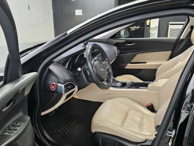 Чорний Ягуар XE, об'ємом двигуна 0 л та пробігом 148 тис. км за 5000 $, фото 3 на Automoto.ua