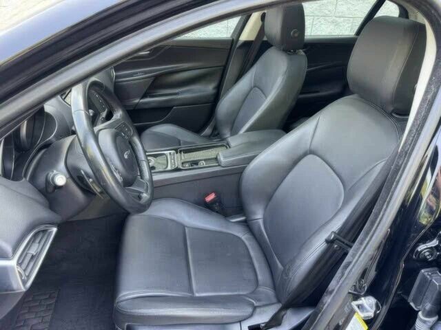 Черный Ягуар XE, объемом двигателя 2 л и пробегом 46 тыс. км за 7000 $, фото 8 на Automoto.ua