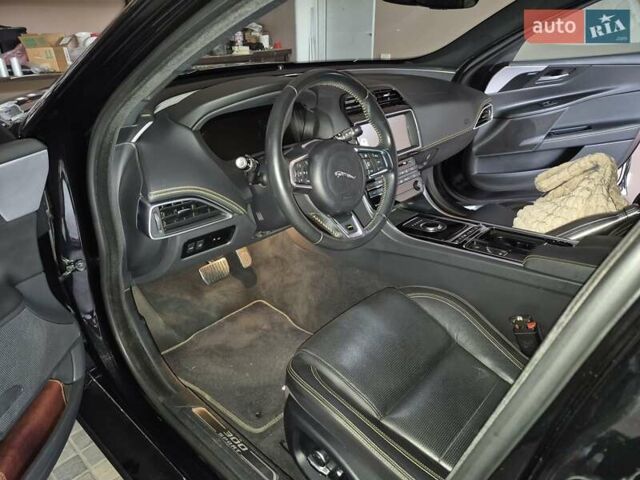 Чорний Ягуар XE, об'ємом двигуна 2 л та пробігом 58 тис. км за 25000 $, фото 1 на Automoto.ua