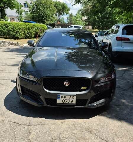Черный Ягуар XE, объемом двигателя 2 л и пробегом 48 тыс. км за 25000 $, фото 12 на Automoto.ua