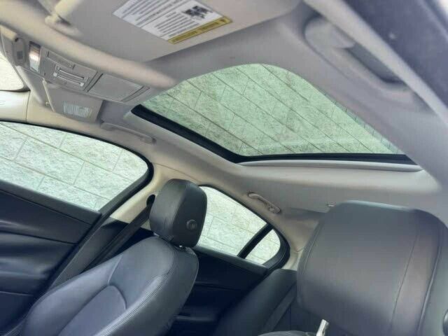 Черный Ягуар XE, объемом двигателя 2 л и пробегом 46 тыс. км за 7000 $, фото 9 на Automoto.ua