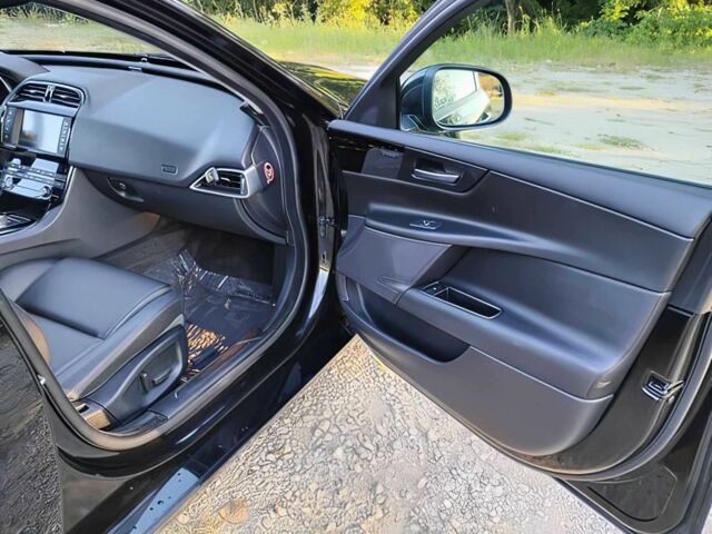Чорний Ягуар XE, об'ємом двигуна 2 л та пробігом 49 тис. км за 6900 $, фото 11 на Automoto.ua