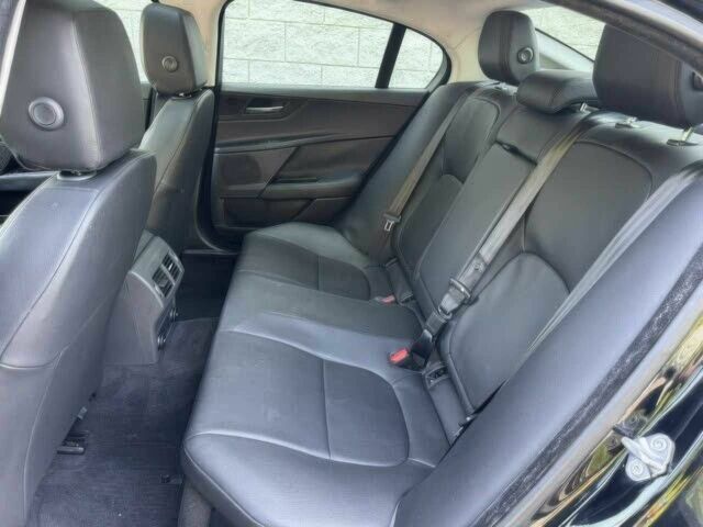 Черный Ягуар XE, объемом двигателя 2 л и пробегом 46 тыс. км за 7000 $, фото 10 на Automoto.ua