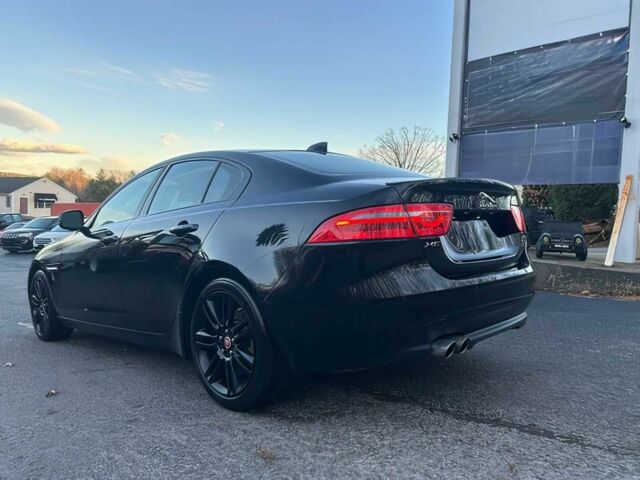 Черный Ягуар XE, объемом двигателя 2 л и пробегом 50 тыс. км за 7000 $, фото 5 на Automoto.ua