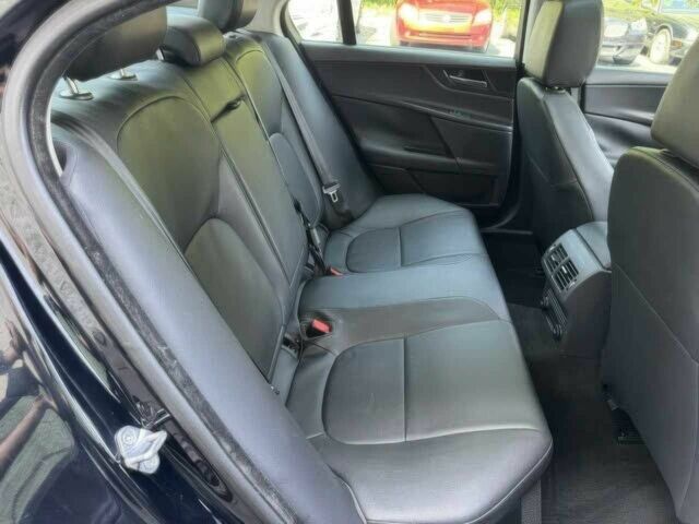 Черный Ягуар XE, объемом двигателя 2 л и пробегом 46 тыс. км за 7000 $, фото 11 на Automoto.ua