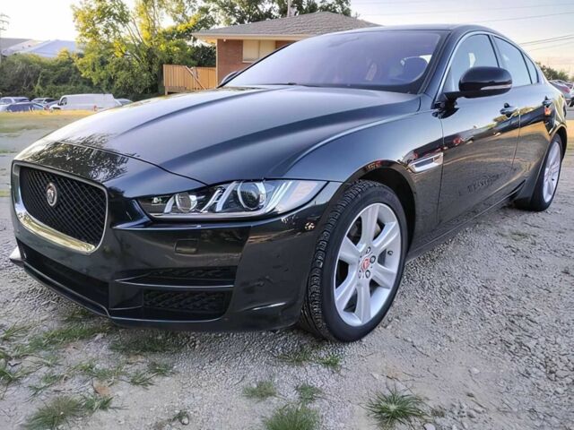 Чорний Ягуар XE, об'ємом двигуна 2 л та пробігом 49 тис. км за 6900 $, фото 2 на Automoto.ua