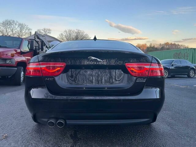 Черный Ягуар XE, объемом двигателя 2 л и пробегом 50 тыс. км за 7000 $, фото 4 на Automoto.ua