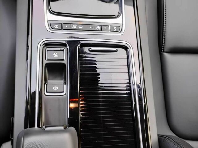 Чорний Ягуар XE, об'ємом двигуна 2 л та пробігом 49 тис. км за 6900 $, фото 9 на Automoto.ua