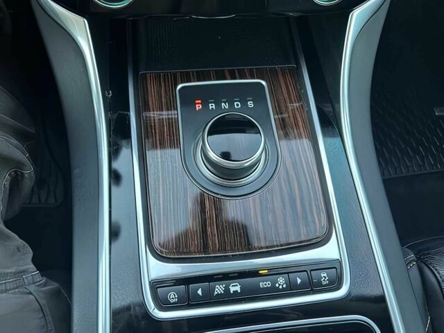 Черный Ягуар XE, объемом двигателя 2 л и пробегом 50 тыс. км за 7000 $, фото 10 на Automoto.ua