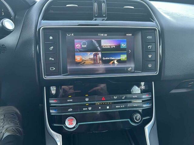 Черный Ягуар XE, объемом двигателя 2 л и пробегом 50 тыс. км за 7000 $, фото 9 на Automoto.ua