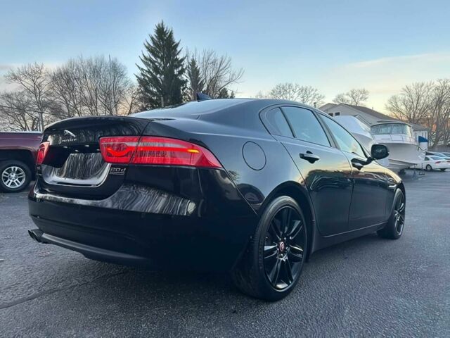 Черный Ягуар XE, объемом двигателя 2 л и пробегом 50 тыс. км за 7000 $, фото 3 на Automoto.ua