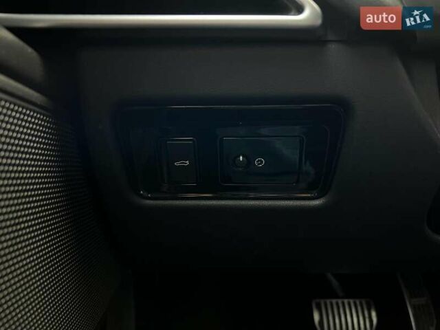 Чорний Ягуар XE, об'ємом двигуна 2 л та пробігом 109 тис. км за 17490 $, фото 16 на Automoto.ua