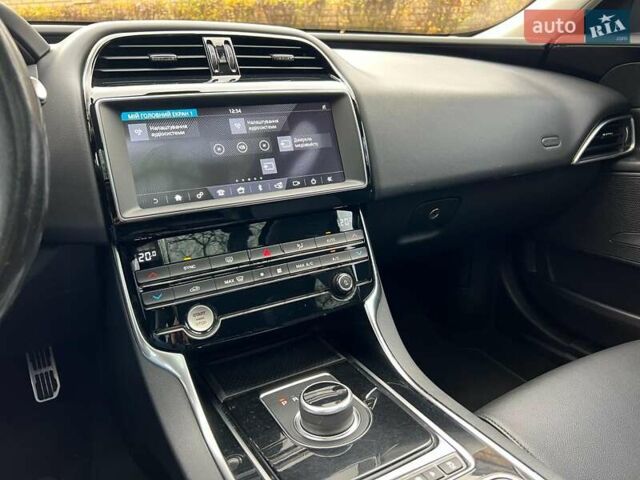 Чорний Ягуар XE, об'ємом двигуна 2 л та пробігом 109 тис. км за 17490 $, фото 12 на Automoto.ua