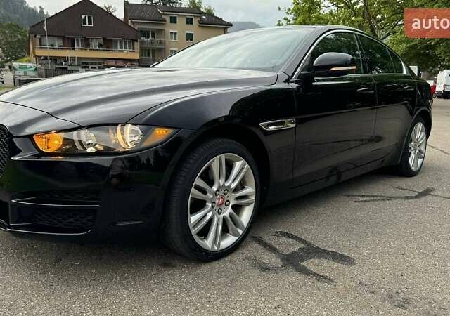 Черный Ягуар XE, объемом двигателя 2 л и пробегом 65 тыс. км за 17200 $, фото 1 на Automoto.ua