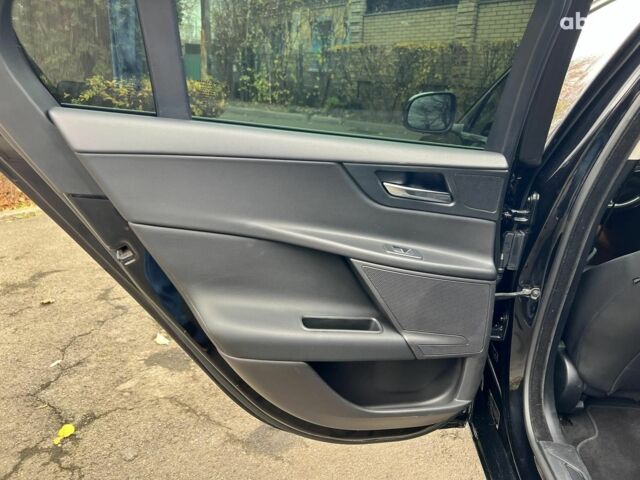 Чорний Ягуар XE, об'ємом двигуна 2 л та пробігом 109 тис. км за 17490 $, фото 23 на Automoto.ua