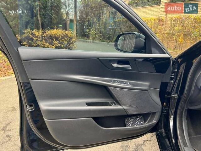 Чорний Ягуар XE, об'ємом двигуна 2 л та пробігом 109 тис. км за 17490 $, фото 8 на Automoto.ua