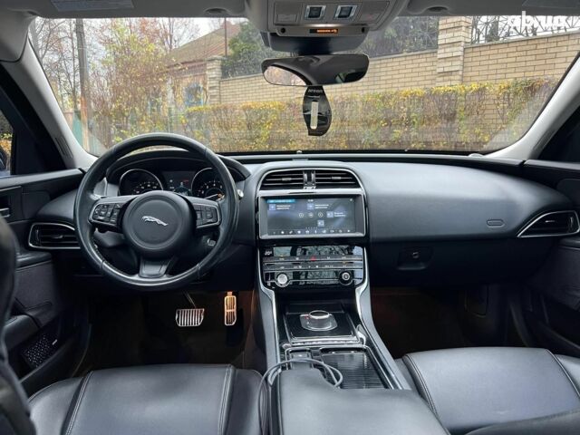 Чорний Ягуар XE, об'ємом двигуна 2 л та пробігом 109 тис. км за 17490 $, фото 21 на Automoto.ua