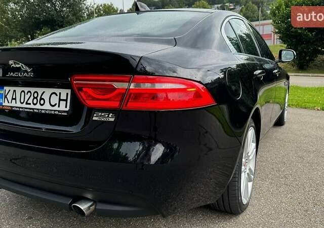 Черный Ягуар XE, объемом двигателя 2 л и пробегом 65 тыс. км за 17200 $, фото 8 на Automoto.ua