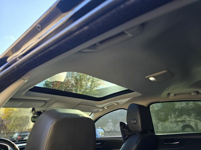 Черный Ягуар XE, объемом двигателя 2 л и пробегом 109 тыс. км за 17364 $, фото 9 на Automoto.ua