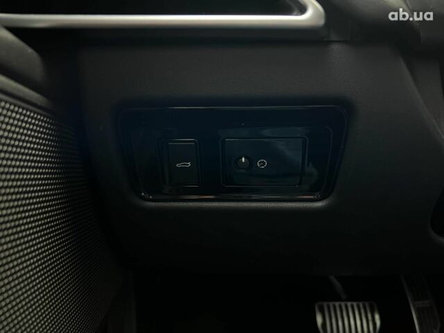 Чорний Ягуар XE, об'ємом двигуна 2 л та пробігом 109 тис. км за 17490 $, фото 16 на Automoto.ua