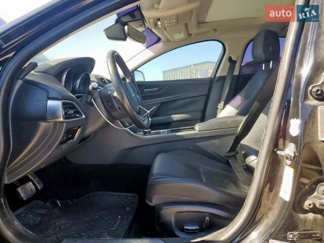 Черный Ягуар XE, объемом двигателя 2 л и пробегом 146 тыс. км за 3600 $, фото 7 на Automoto.ua