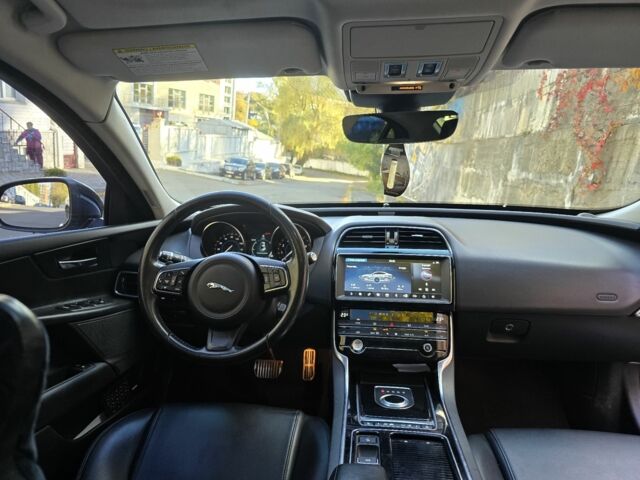 Черный Ягуар XE, объемом двигателя 2 л и пробегом 109 тыс. км за 17364 $, фото 7 на Automoto.ua