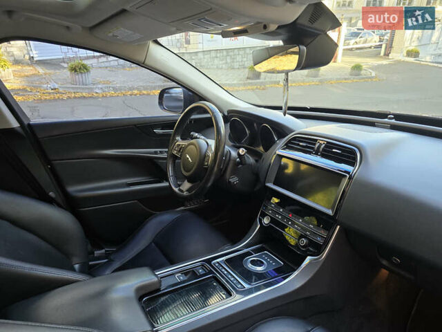 Черный Ягуар XE, объемом двигателя 2 л и пробегом 107 тыс. км за 18800 $, фото 23 на Automoto.ua