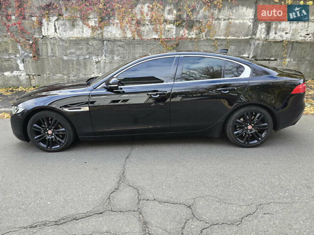 Черный Ягуар XE, объемом двигателя 2 л и пробегом 107 тыс. км за 18800 $, фото 5 на Automoto.ua