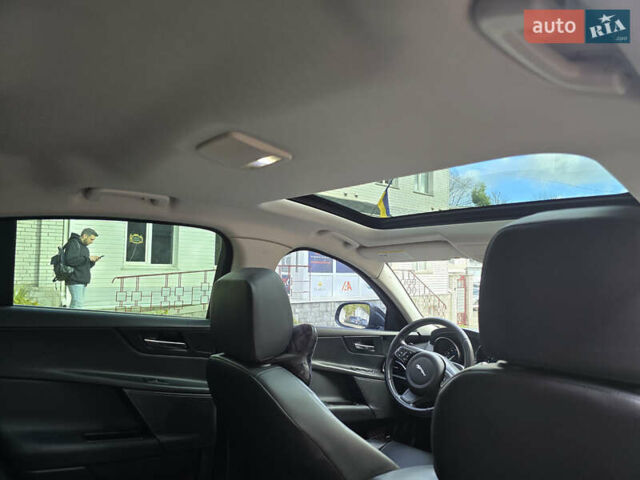 Черный Ягуар XE, объемом двигателя 2 л и пробегом 107 тыс. км за 18800 $, фото 26 на Automoto.ua