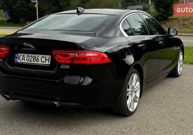 Черный Ягуар XE, объемом двигателя 2 л и пробегом 65 тыс. км за 17200 $, фото 10 на Automoto.ua