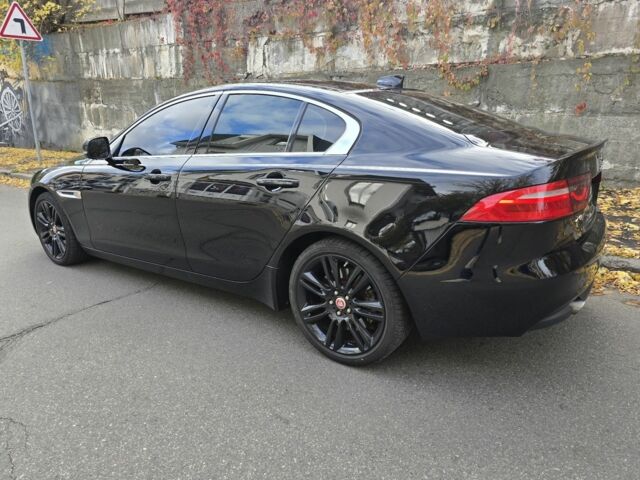 Черный Ягуар XE, объемом двигателя 2 л и пробегом 109 тыс. км за 17364 $, фото 4 на Automoto.ua