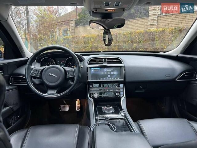 Чорний Ягуар XE, об'ємом двигуна 2 л та пробігом 109 тис. км за 17490 $, фото 21 на Automoto.ua