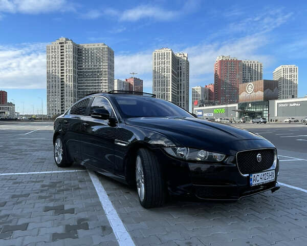 Черный Ягуар XE, объемом двигателя 2 л и пробегом 118 тыс. км за 11500 $, фото 1 на Automoto.ua
