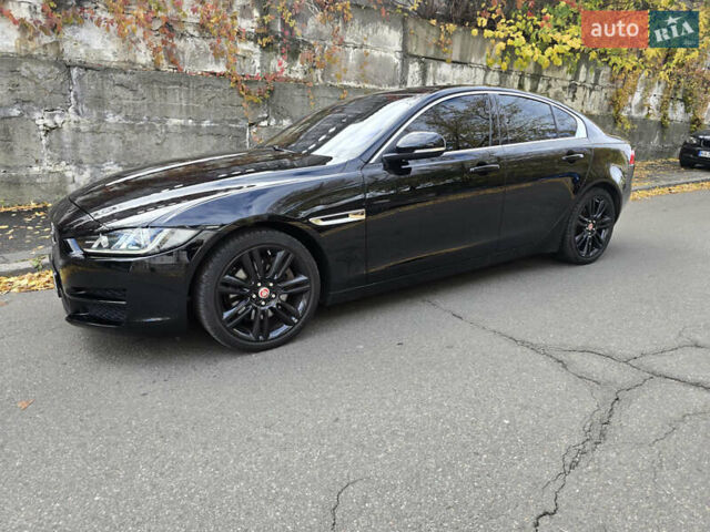 Черный Ягуар XE, объемом двигателя 2 л и пробегом 107 тыс. км за 18800 $, фото 4 на Automoto.ua