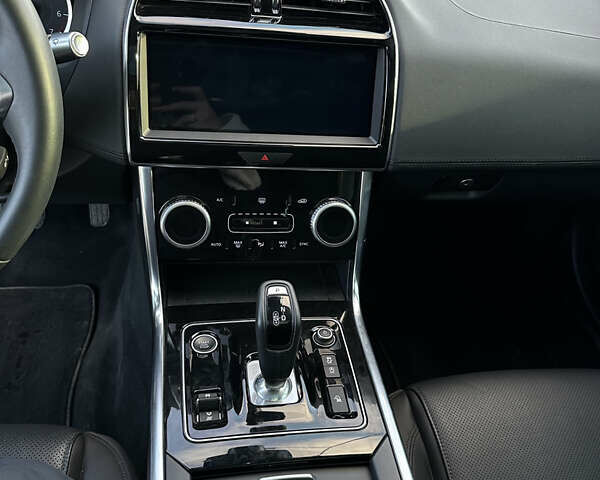 Чорний Ягуар XE, об'ємом двигуна 2 л та пробігом 16 тис. км за 26300 $, фото 14 на Automoto.ua