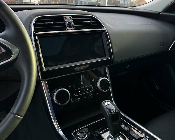 Чорний Ягуар XE, об'ємом двигуна 2 л та пробігом 16 тис. км за 26300 $, фото 12 на Automoto.ua