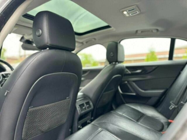 Чорний Ягуар XE, об'ємом двигуна 2 л та пробігом 46 тис. км за 6500 $, фото 22 на Automoto.ua