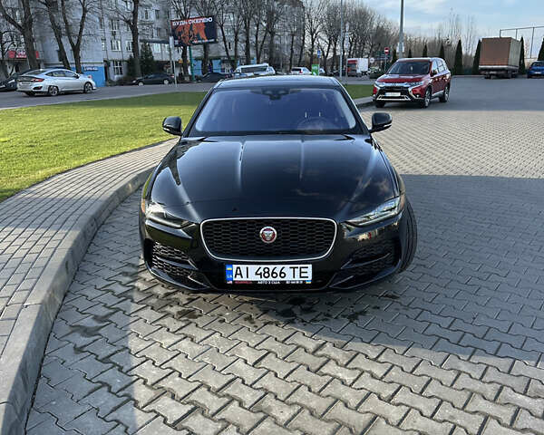 Чорний Ягуар XE, об'ємом двигуна 2 л та пробігом 16 тис. км за 26300 $, фото 1 на Automoto.ua