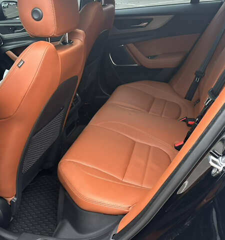 Черный Ягуар XE, объемом двигателя 2 л и пробегом 39 тыс. км за 43000 $, фото 9 на Automoto.ua