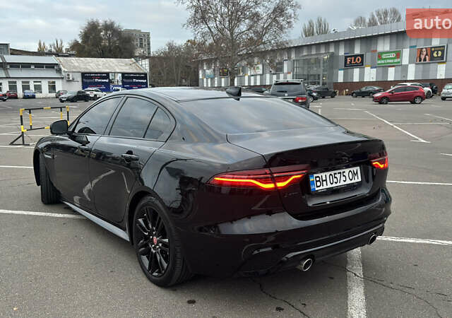 Черный Ягуар XE, объемом двигателя 2 л и пробегом 39 тыс. км за 43000 $, фото 3 на Automoto.ua